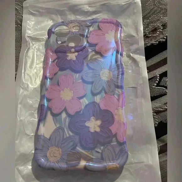 Clear, thick IPHONE 15 CASE - Picture 2 of 5